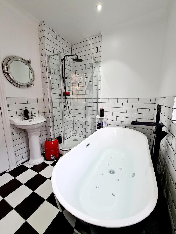 Southsea Royale James Bond 3 Bed Cool Penthouse, Seafront Parking Portsmouth Zewnętrze zdjęcie